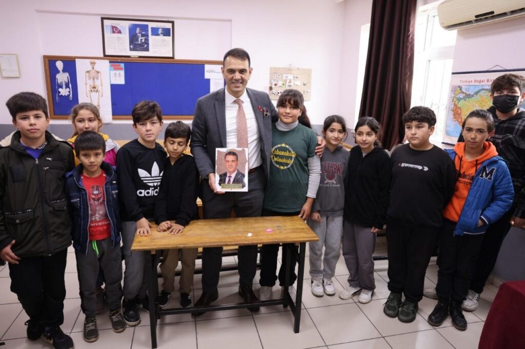 Baskan Altunok Ogrencilere Surpriz Yapti Buz Pisti Heyecani Basliyor