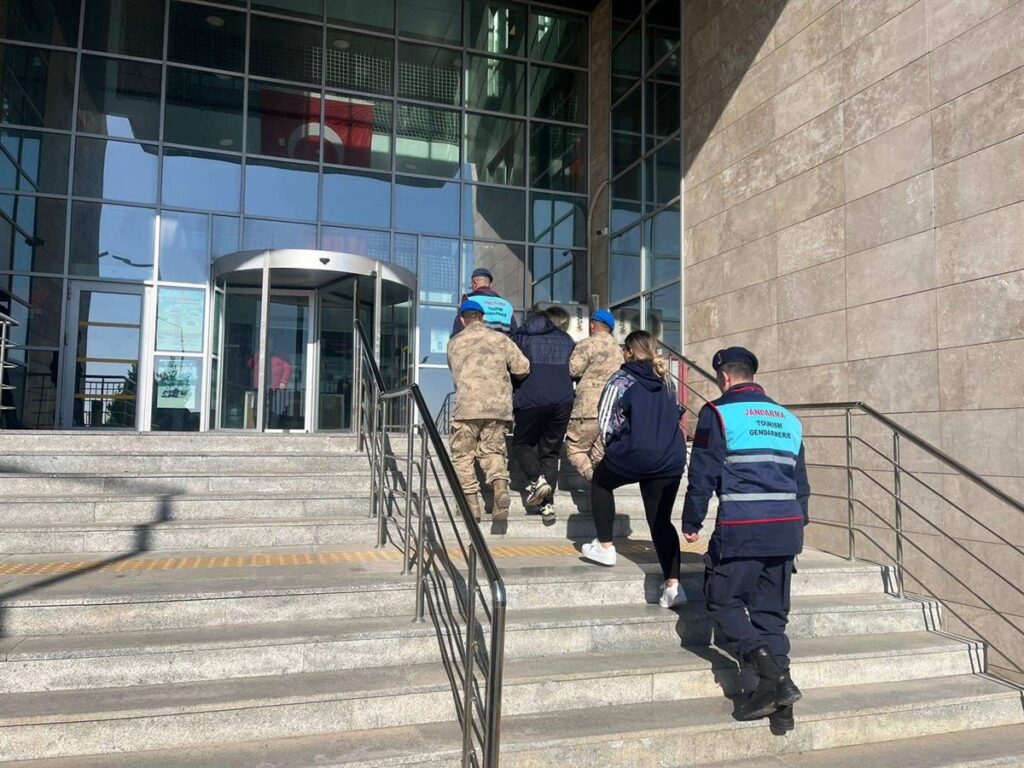 Mersin Il Jandarma Uyusturucu Ticareti Yapanlari Yakaladi