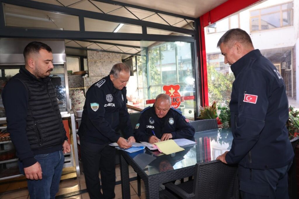 Silifke Belediyesi Yilbasi Denetimlerine Hiz Kesmeden Devam Ediyor