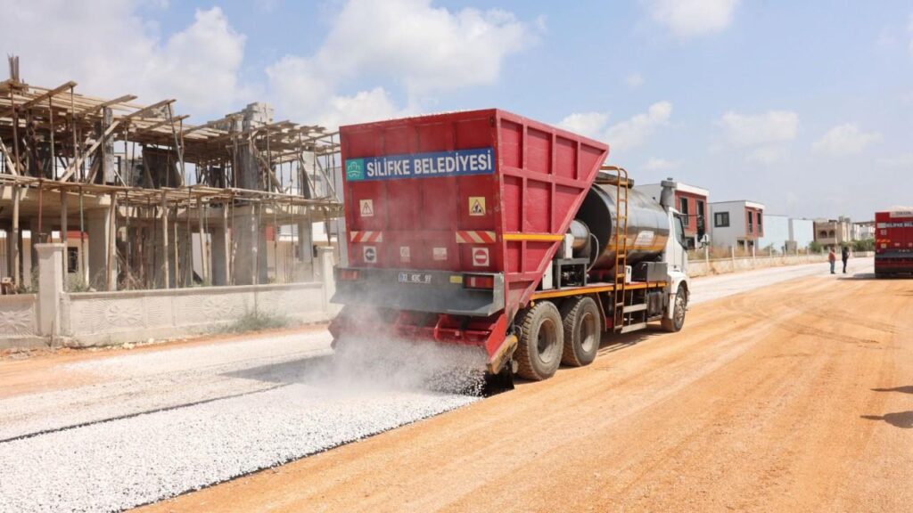BASKAN TURGUT ASFALTSIZ YOL BIRAKMAYACAGIZ