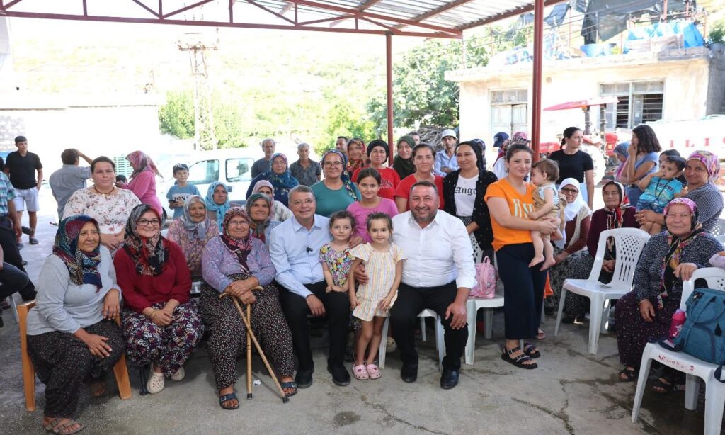 BASKAN TURGUT MAHALLE GEZILERINI SURDURUYOR