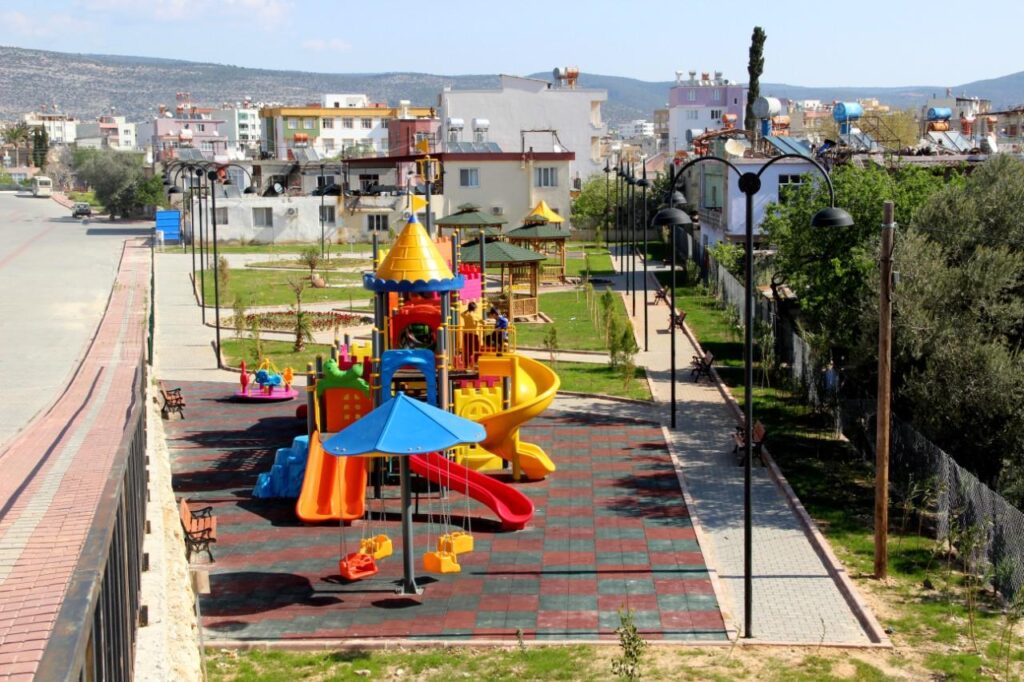SILIFKE BELEDIYESI PARK VE BAHCELERI BAKIMA ALDI