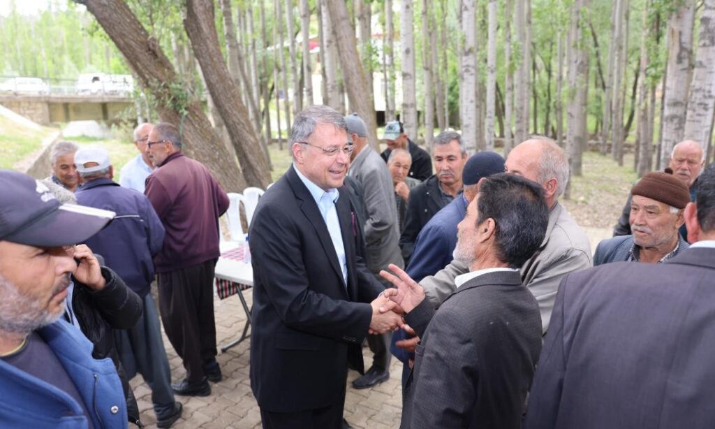 TURGUT ‘UZAK YAKIN FARKETMEZ BIZIM ISIMIZ HIZMET GOTURMEK