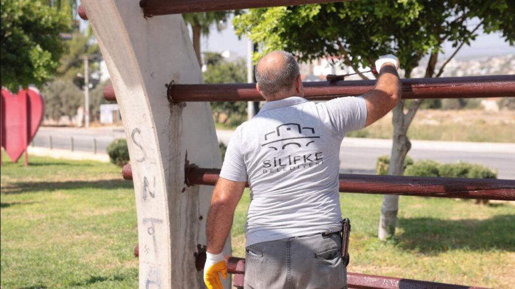 DEMOKRASI PARKI YENILENIYOR