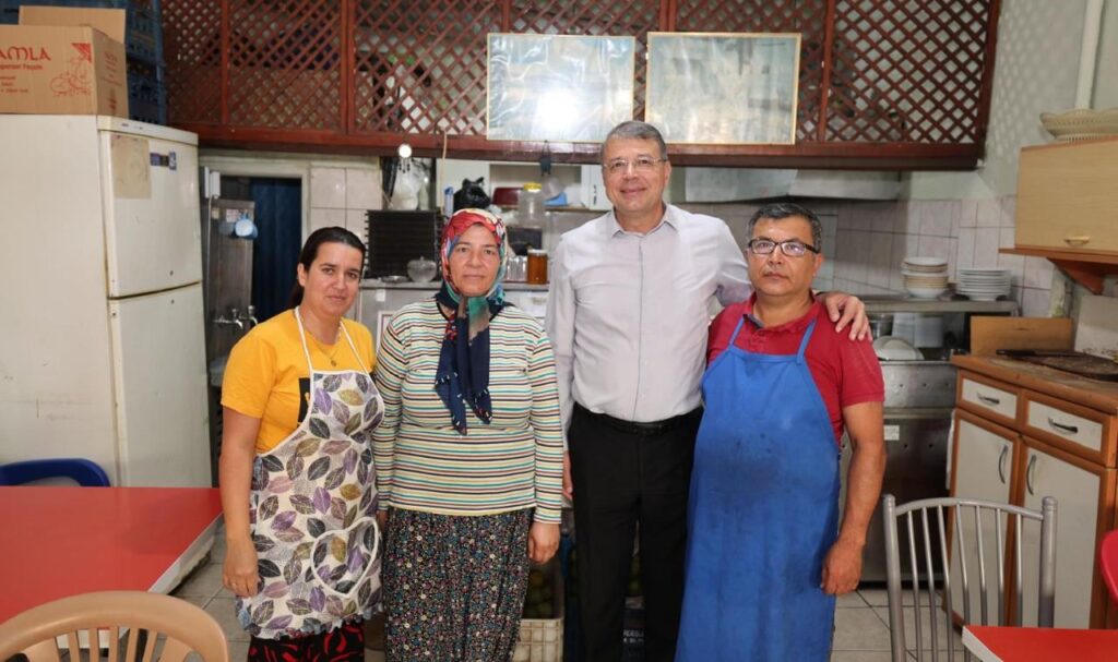 1727359505 BASKAN TURGUTTAN ESNAF ZIYARETI