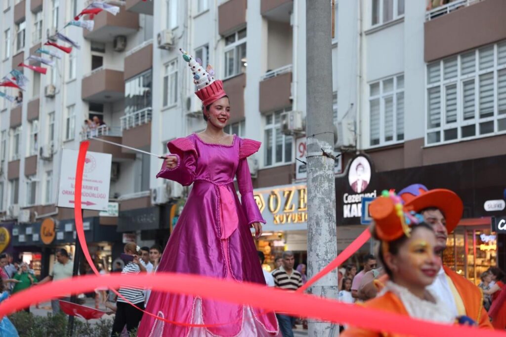 51 ULUSLARARASI SILIFKE MUZIK VE FOLKLOR FESTIVALI BASLADI