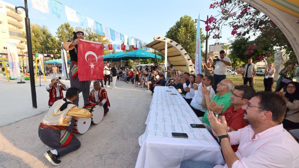 FESTIVAL KAPSAMINDA BATIRIK YARISMASI DUZENLENDI
