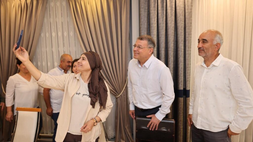 BASKAN MUSTAFA TURGUT HALKLA IC ICE