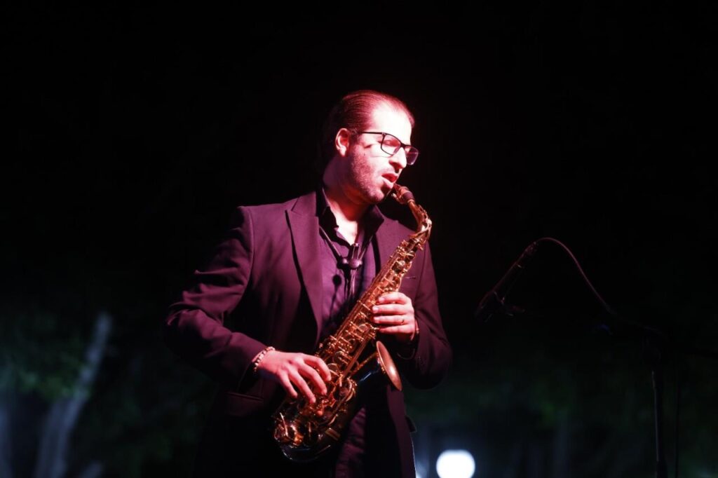 UBAND CUMHURIYET BAYRAMINDA SILIFKEDE KONSER VERDI