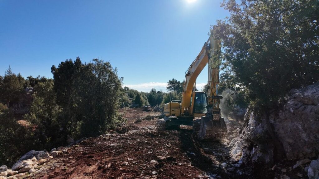 SILIFKE BELEDIYESI YORUKLERIN DAG YOLUNU ACIYOR