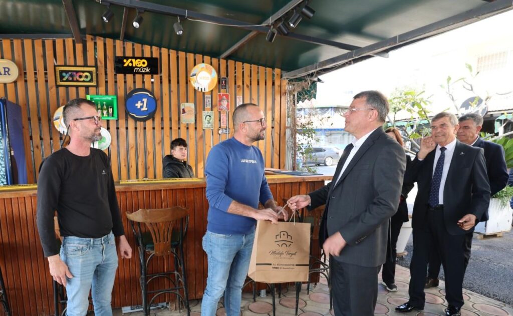 BASKAN TURGUTTAN ATAKENT ESNAFINA ZIYARET