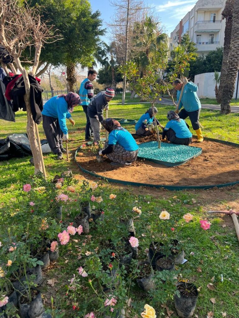 PARK BAHCELER CALISIYOR SILIFKE GUZELLESIYOR