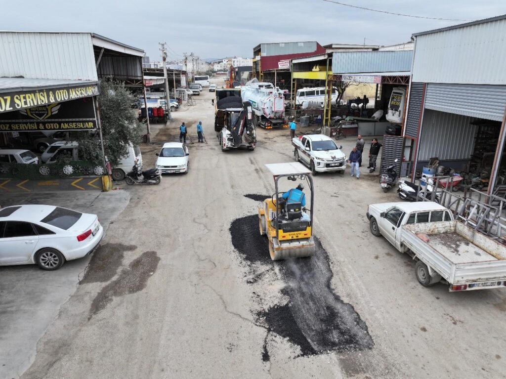 SILIFKE SANAYI SITESI YOLU BAKIMDAN GECIRILIYOR