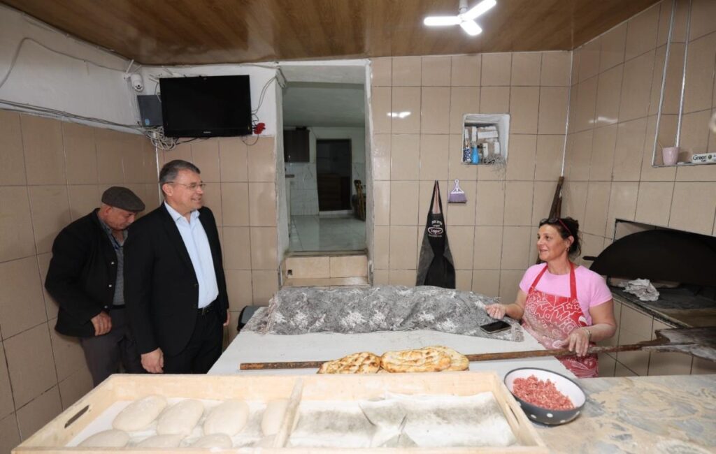 BASKAN TURGUT AKDERE VE YESILOVACIK MAHALLELERINI ZIYARET ETTI