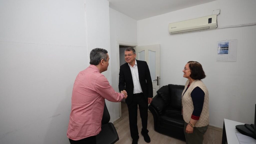 BASKAN TURGUT PERSONELIYLE BAYRAMLASTI