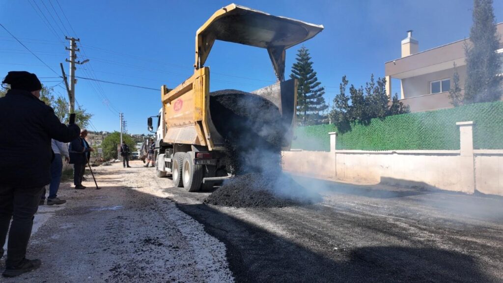 SILIFKE BELEDIYESI ASFALTLIYOR VATANDASLAR TOZDAN KURTULUYOR