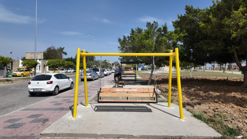 SILIFKE BELEDIYESi KENDI KENT MOBILYALARINI KENDI URETIYOR