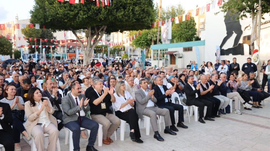 SILIFKEDE EDEBIYAT FESTIVALINE YOGUN ILGI