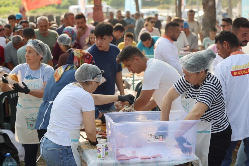 BASKAN TURGUT PERSONEL VE AILELERIYLE PIKNIKTE BULUSTU