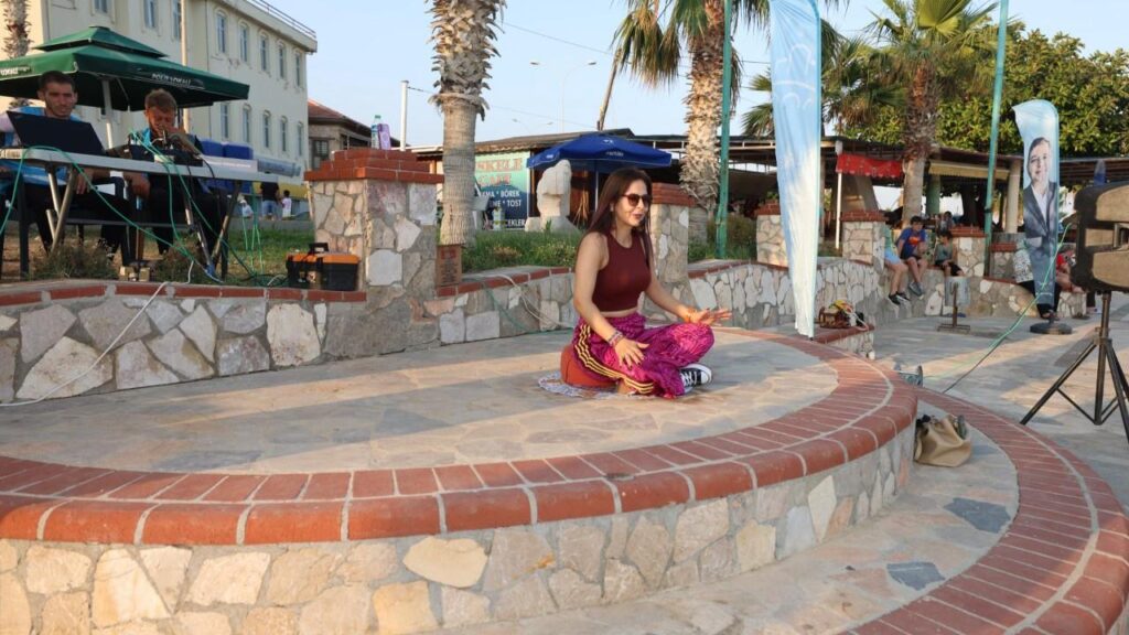 SILIFKEDE DUNYA YOGA GUNU KUTLANDI