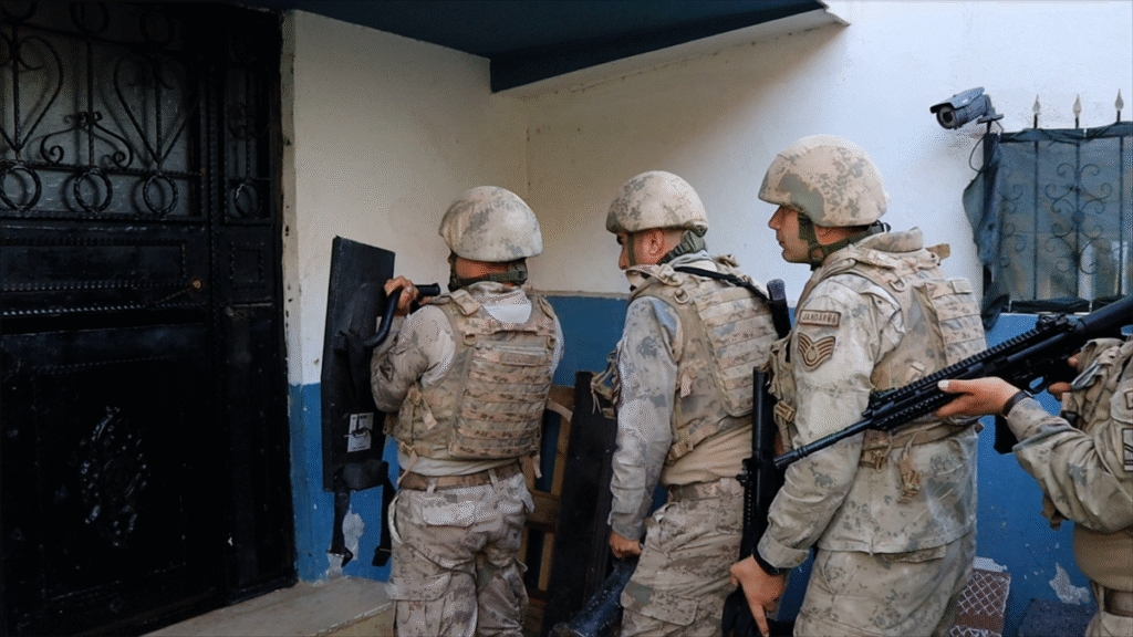 Mersinde Jandarmadan Uyusturucu Tacirlerine Es Zamanli Safak Operasyonu