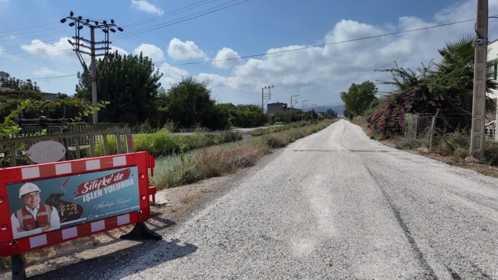 SILIFKE BELEDIYESINDEN KIRSAL ULASIM HAMLESI ATIK–CELTIK–BAHCEKOYU YOLUNA 55 KM SOGUK