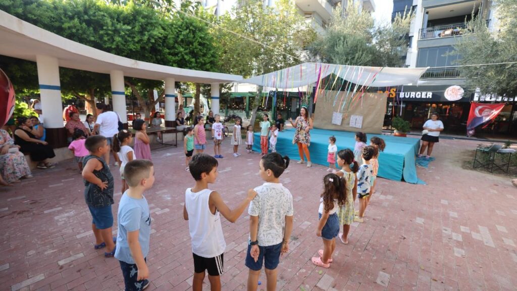 52 Uluslararasi Silifke Muzik ve Folklor Festivalinde Ikinci Gun Dopdolu