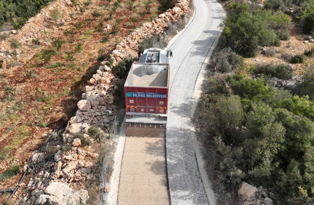 Silifke Belediyesinden Cadirli Mahallesine 25 Kilometrelik Asfalt Hizmeti