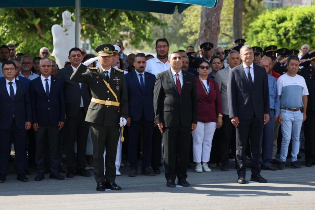 Silifkede 30 Agustos Zafer Bayrami Anit Meydaninda Torenle Kutlandi