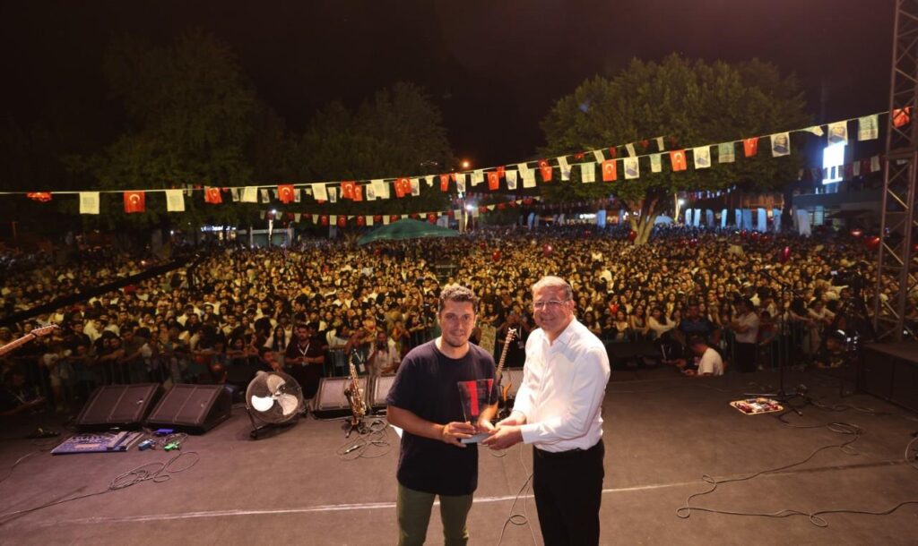 Silifkede Festival Coskusu Suruyor Ucuncu Gunde Sanat Rekabet ve Muzik