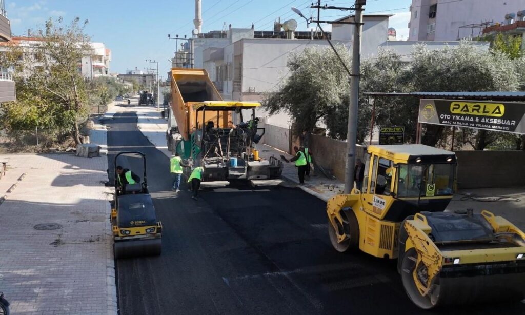 Silifke Belediyesi Atik Mahallesinde Sicak Asfalt Calismalarina Basladi