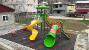 Silifke Belediyesinden Mahallelere Yeni Oyun Alanlari