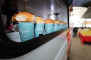 Silifke Belediyesinden Pazartesi Pazarinda Sicak Corba Ikrami