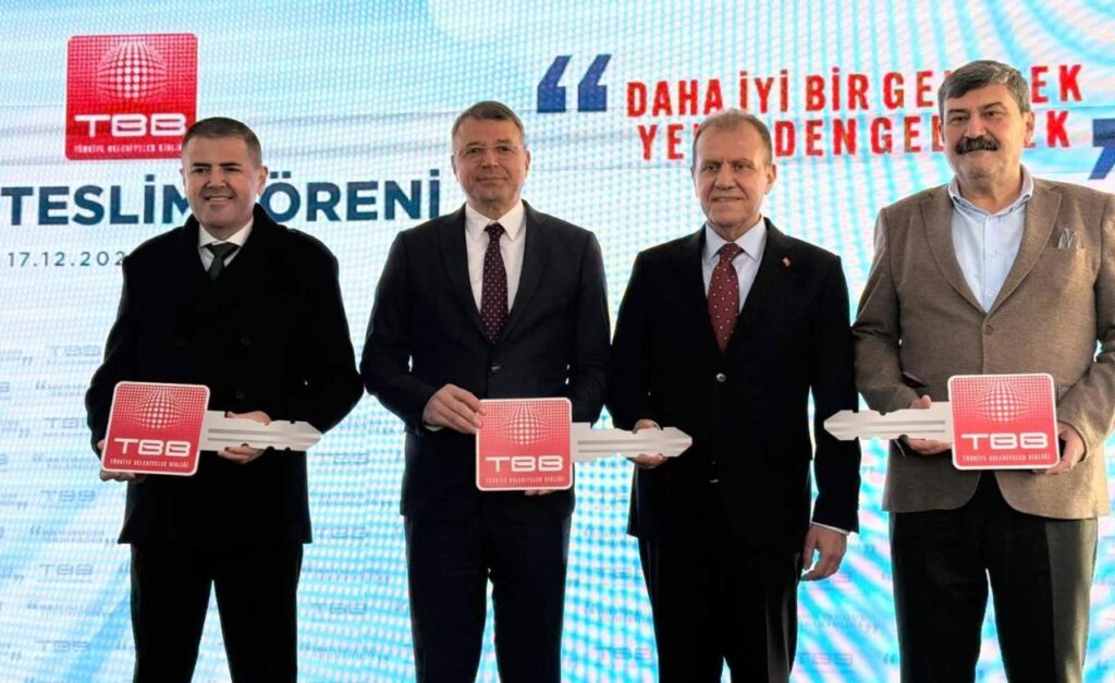 Silifke Belediyesine Yeni Is Makinesi Hibesi