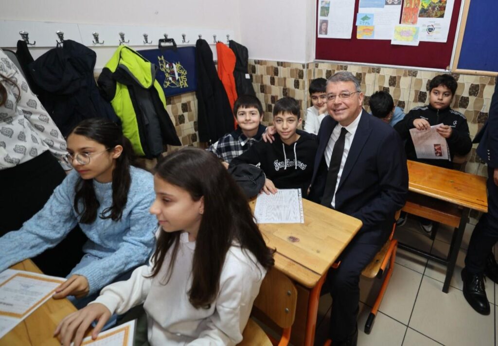 Silifke Belediye Baskani Dr Mustafa Turgut Karne Dagitim Torenine Katildi