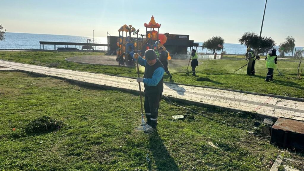 Silifke Belediyesi Sehri Guzellestirmeye Devam Ediyor